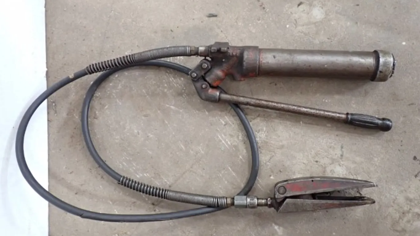 Heavy-Duty Manual Lever Action Grease Gun