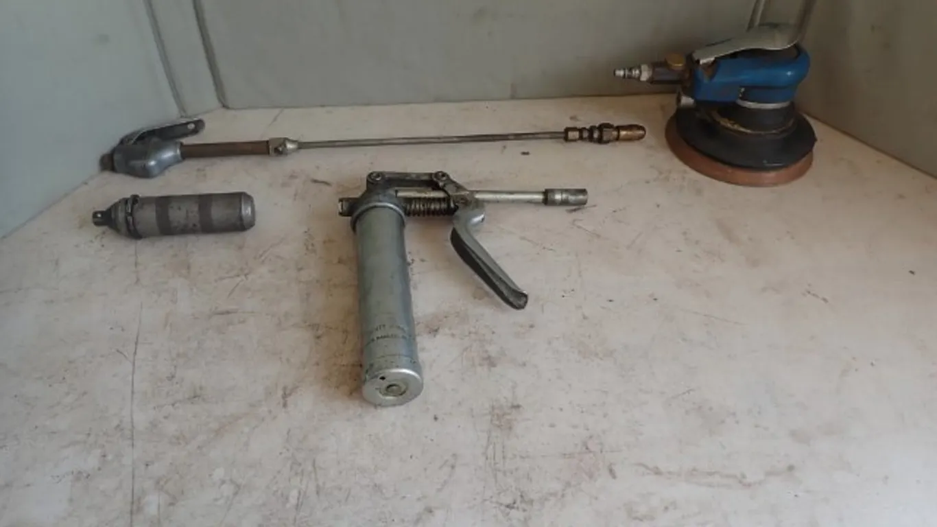 Pneumatic hand tools