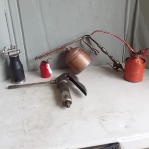 Grease guns and oil cans