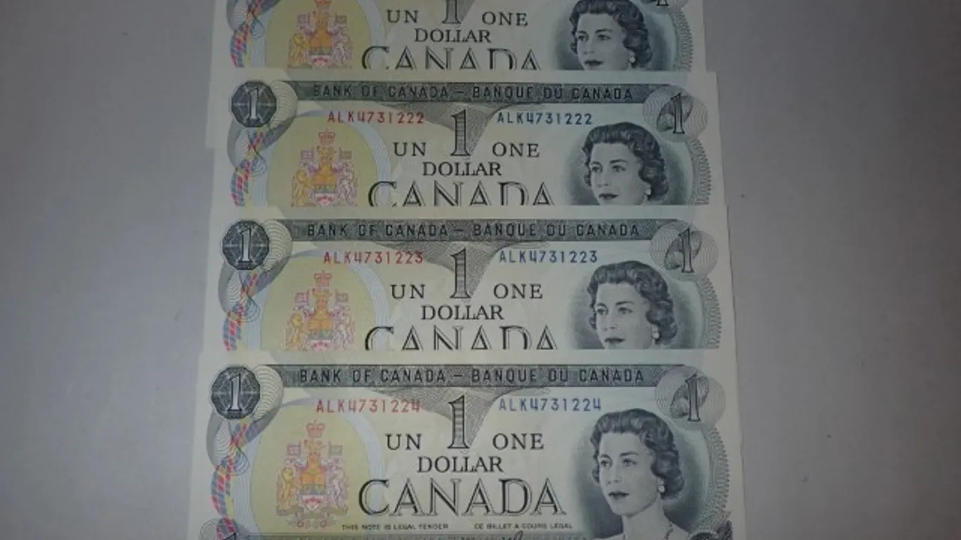 Canadian One Dollar Consecutive Bills