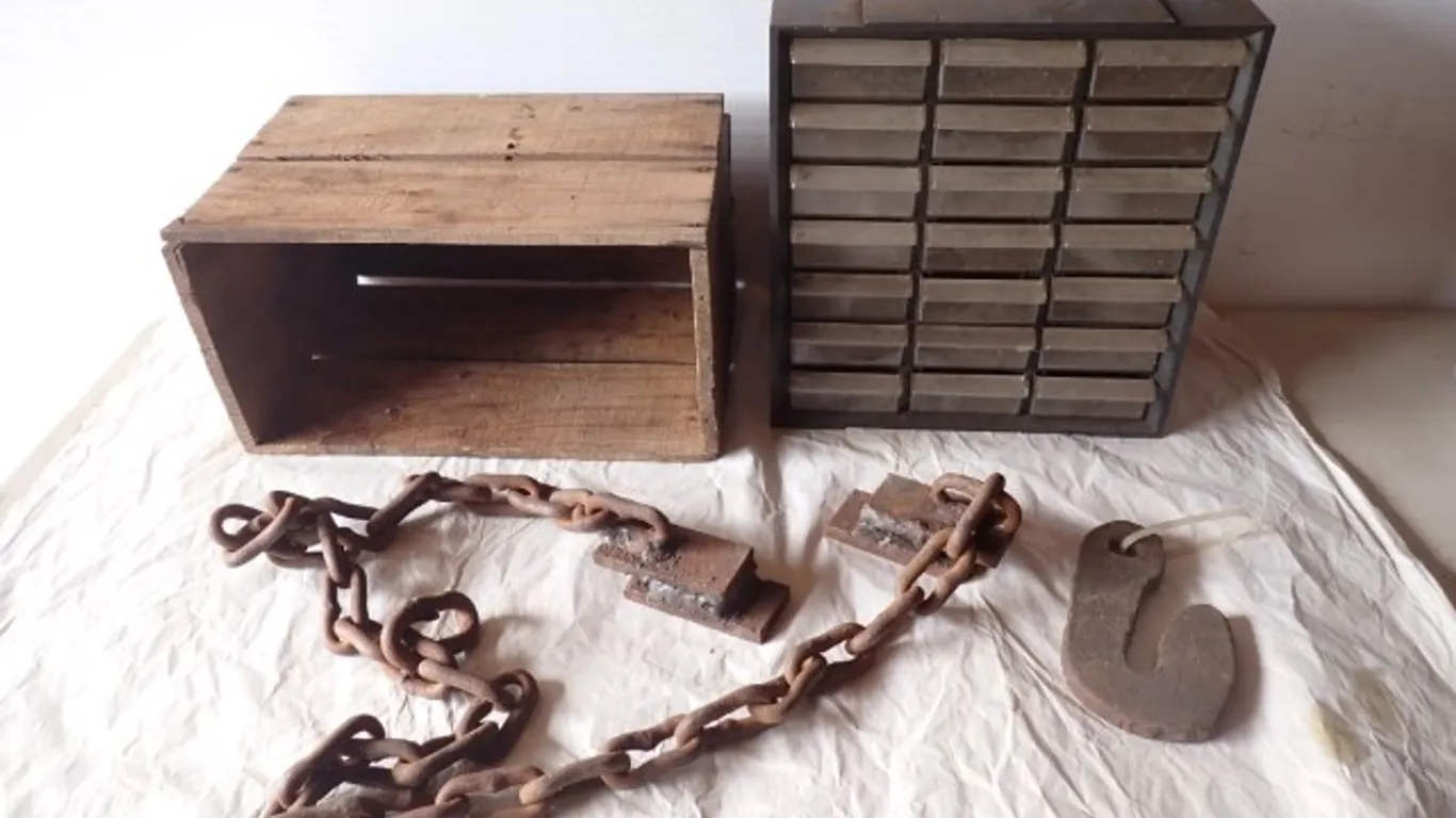 Wooden Crate, organizer, chain