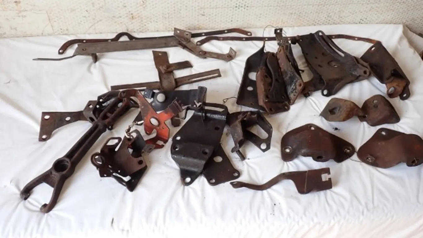 Assorted Vintage Automotive Brackets, Hinges & Linkage Parts