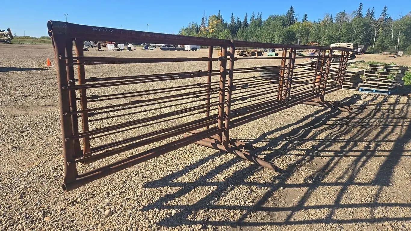 4- 30 Foot Freestanding Panels