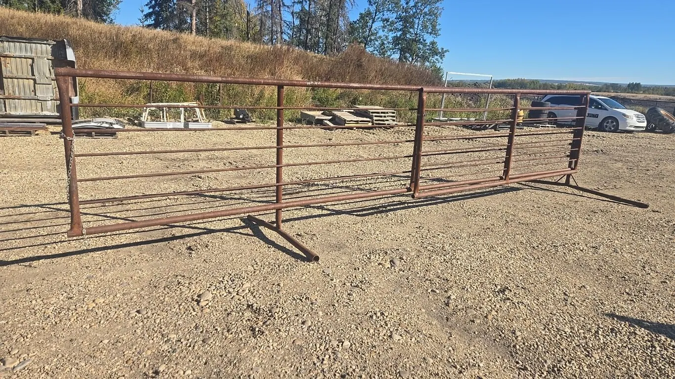 1- 24 Foot Freestanding Panel with 12 Foot Gate