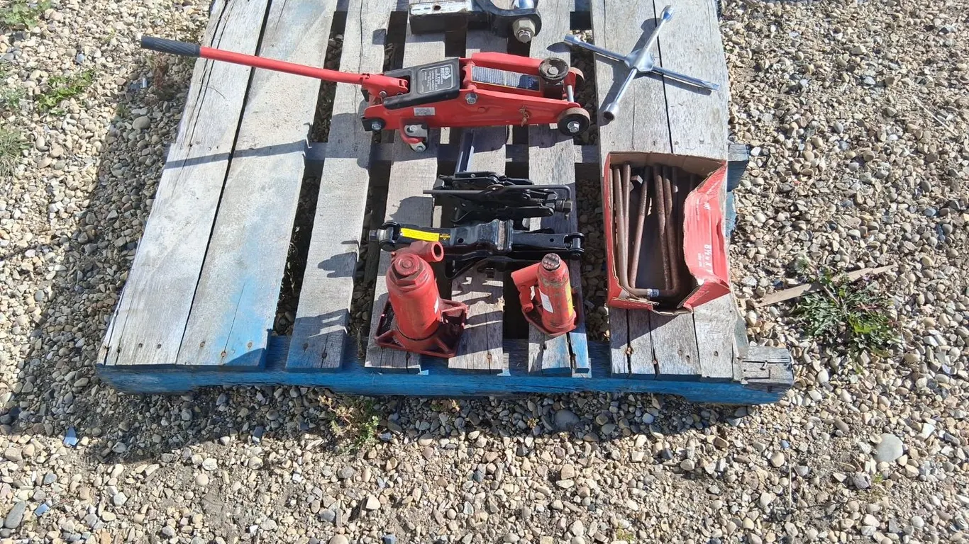 Hydraulic Jacks, U Bolts