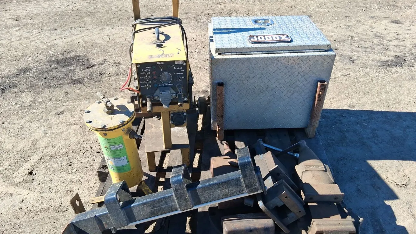 Trailer Diagnostic Machine, Vices, Aluminum Jobox