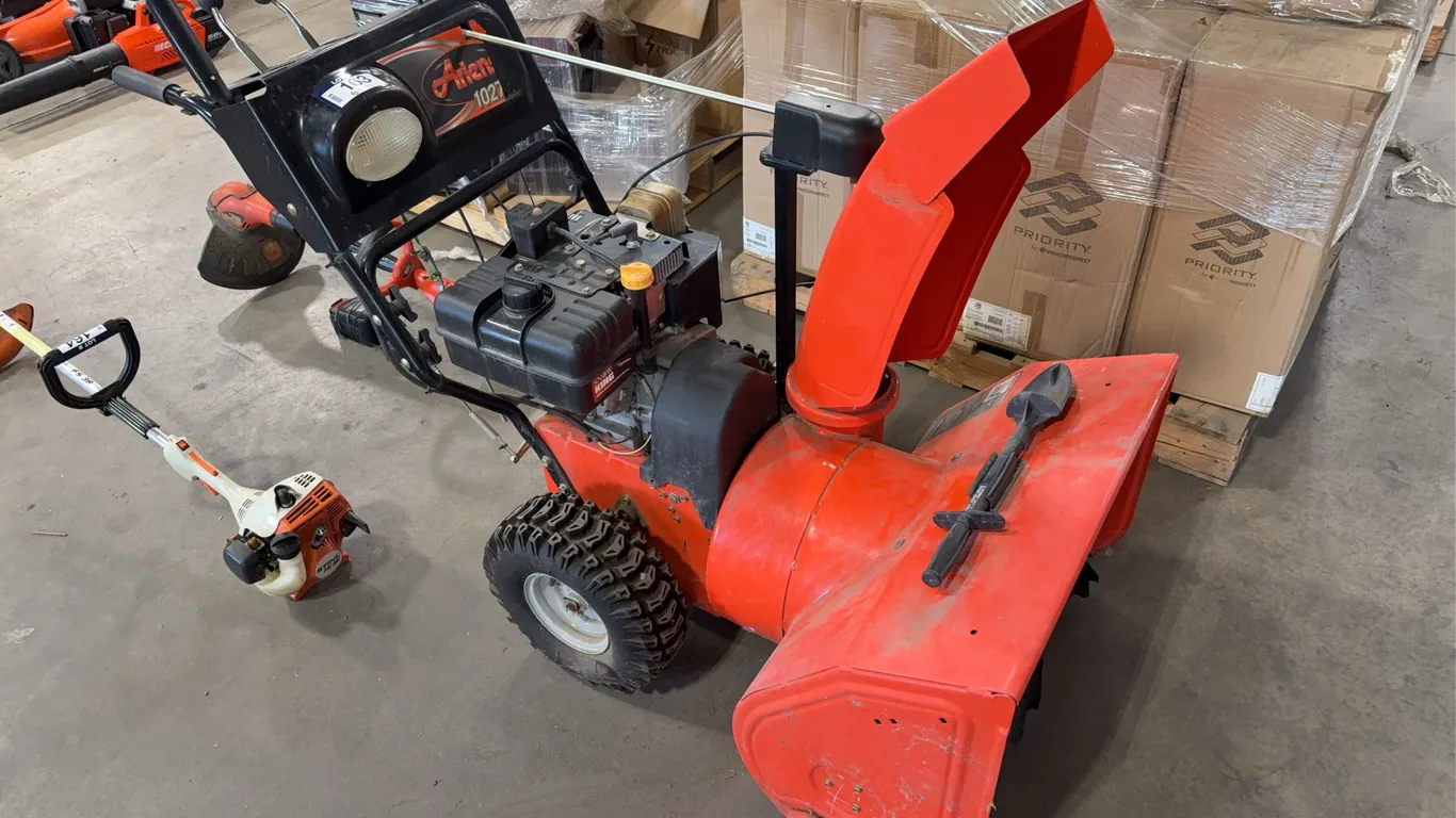 Ariens 1027 Gas Snowblower, Model 921002