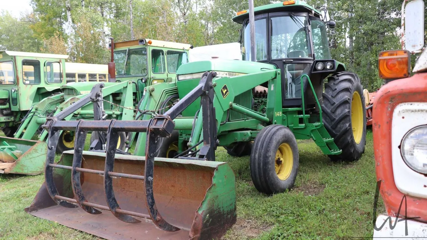 John Deere 2950 tractor with one 148 loader, fitted with grapple attached to bucket, run and operati