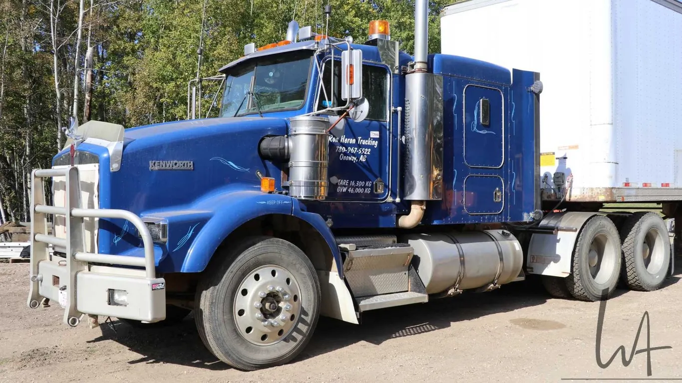 2003 Kenworth T800 Class 8 conventional truck with sleeper. Running and operating unit, showing 7673