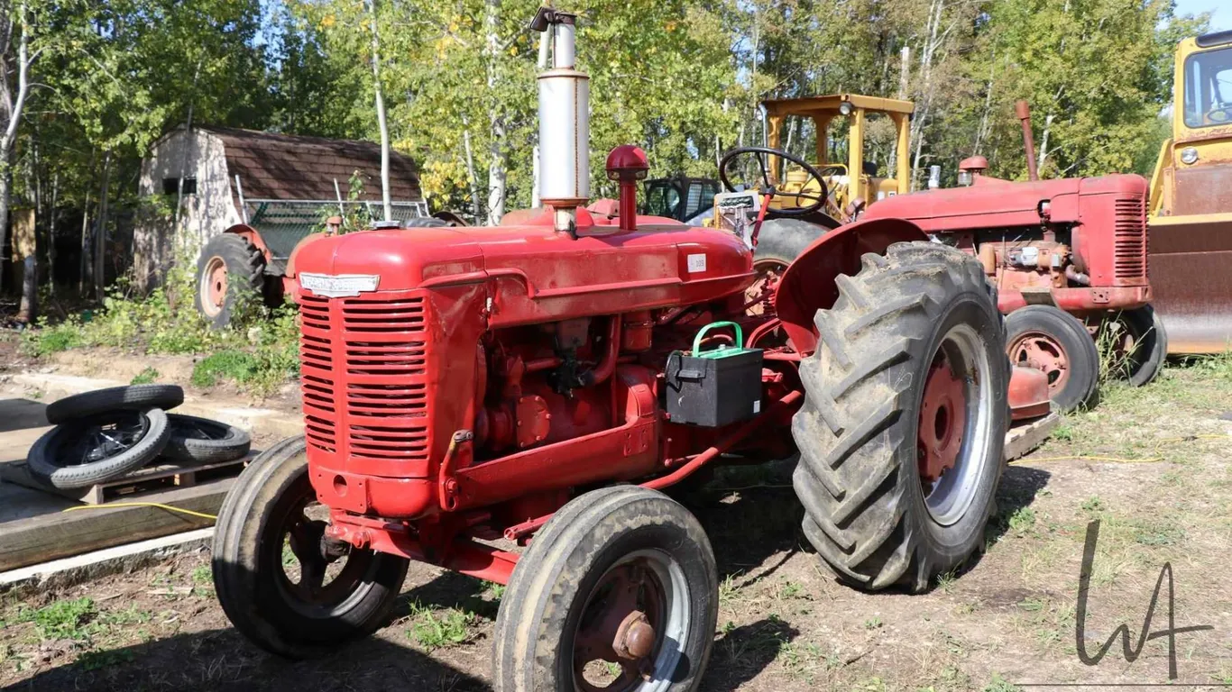 Vintage International Harvester W4 Tractor in running and driving condition. Fitted with alternator