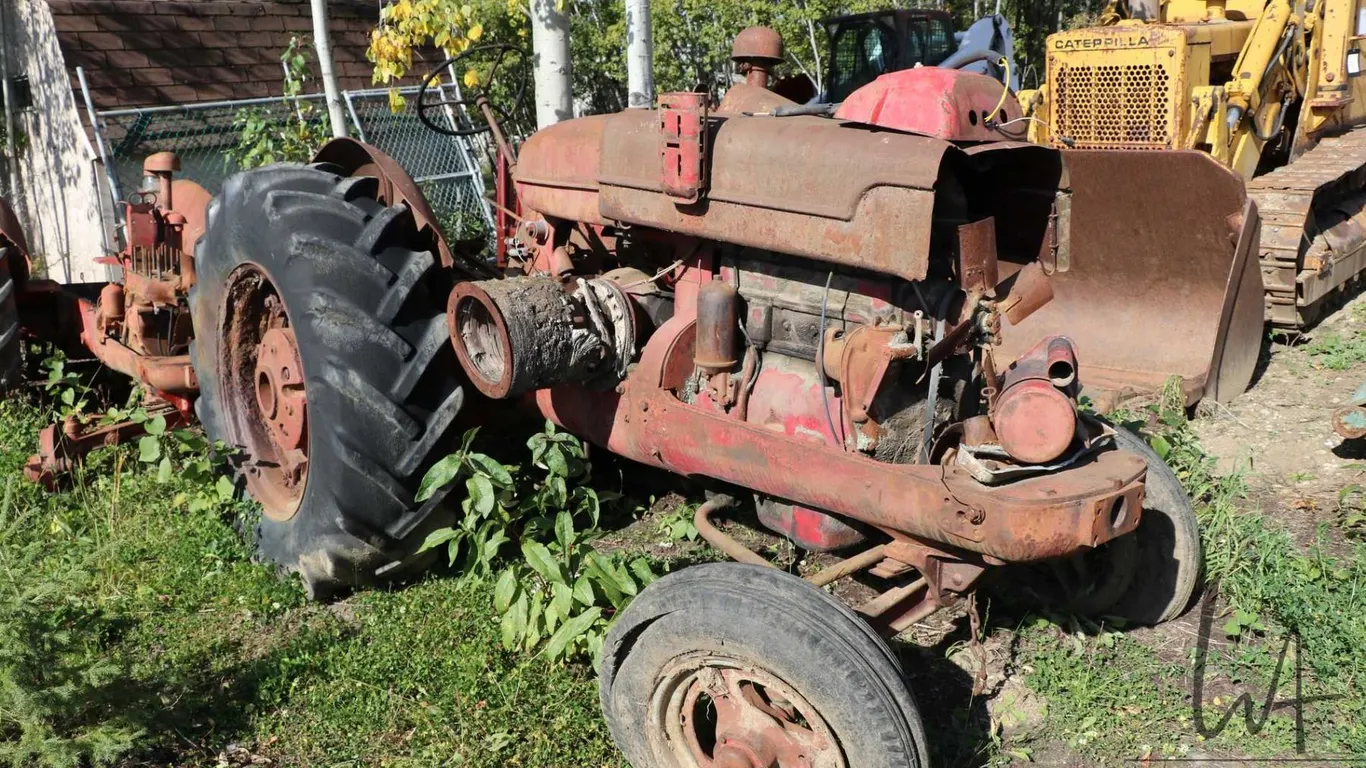 Vintage International Harvester W6 Tractor. Incomplete and not running. VIN 293548 (?)