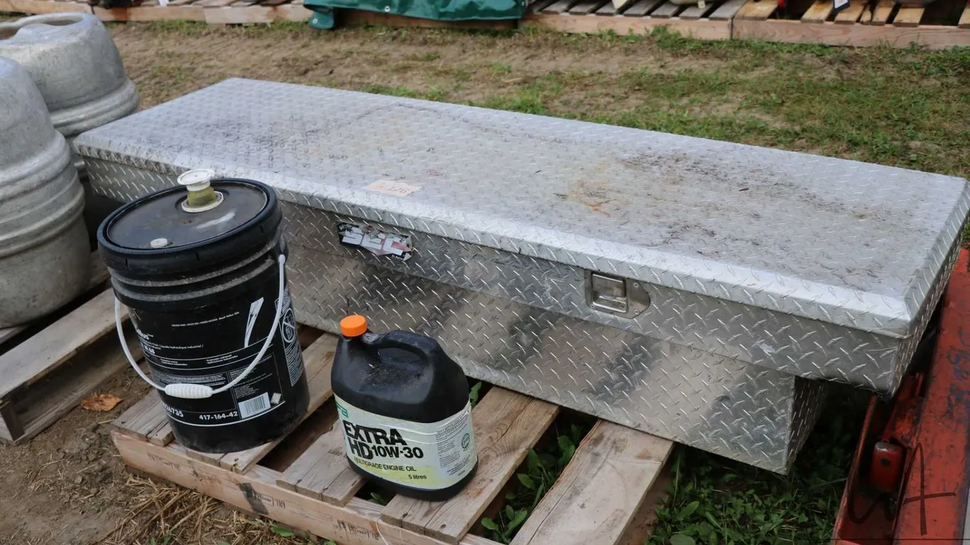Aluminum truck bed tool box, 15"h x 61"w at lower section and 72"w at upper section x 21"d