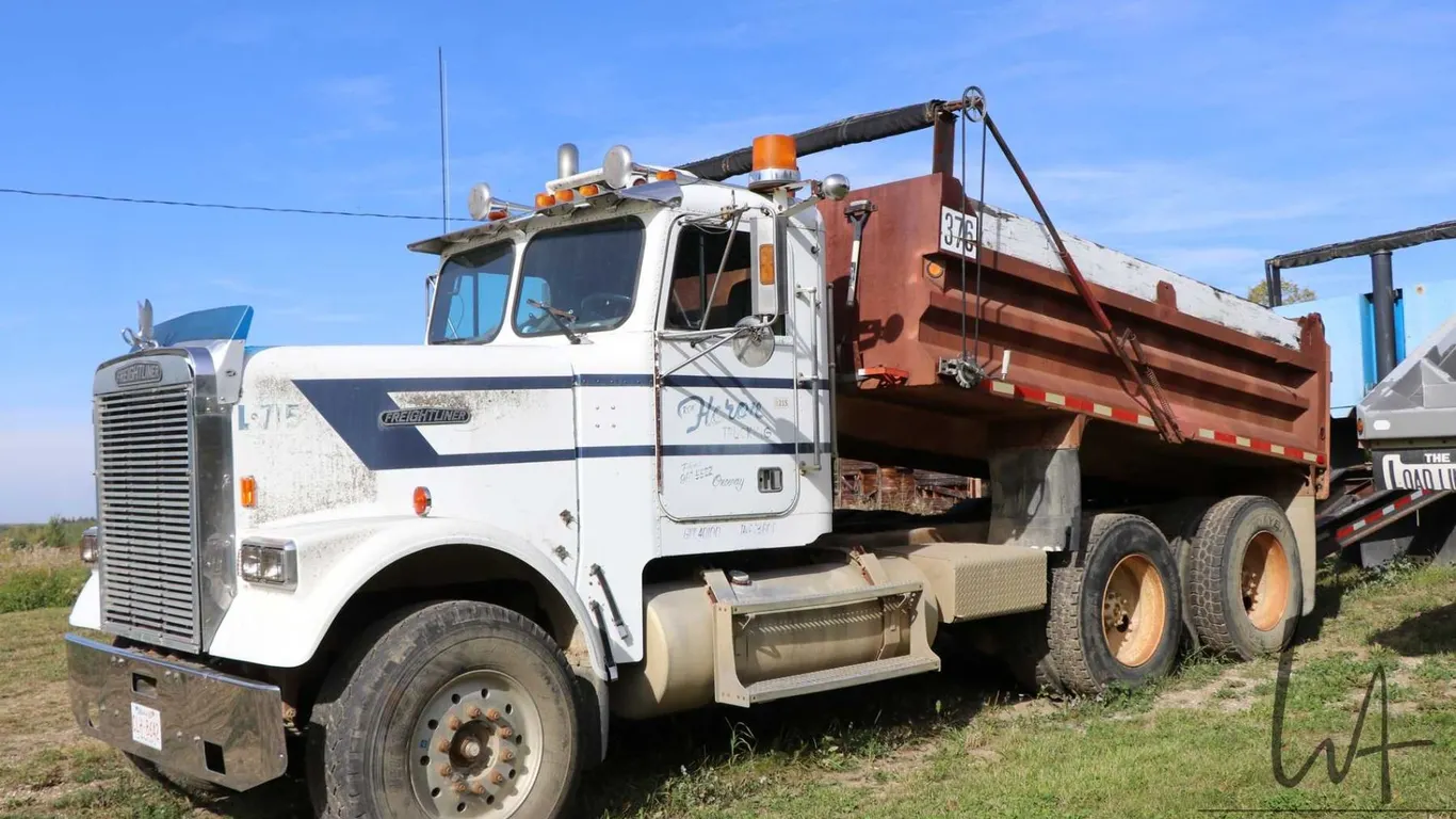1986 Freightliner conventional 15 speed dump truck with Caterpillar engine. Working and operating u