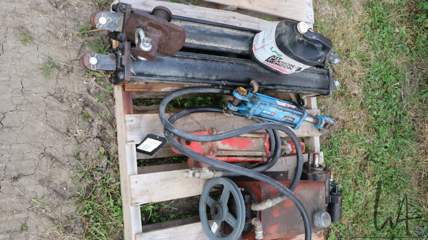 Hydraulic rams, two matching and the other connected to a pump