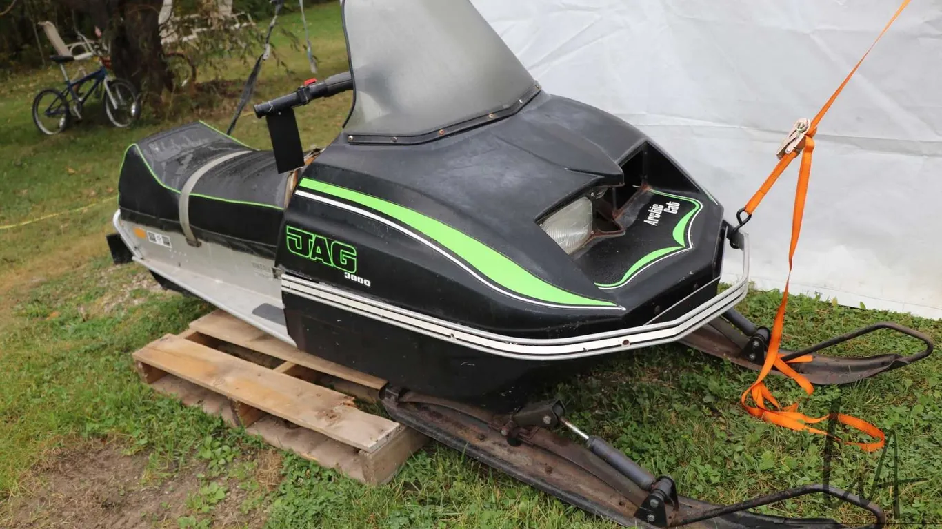 Arctic Cat JAG 3000 snowmobile, not running, engine pulls freely and has compression. VIN no. 700434