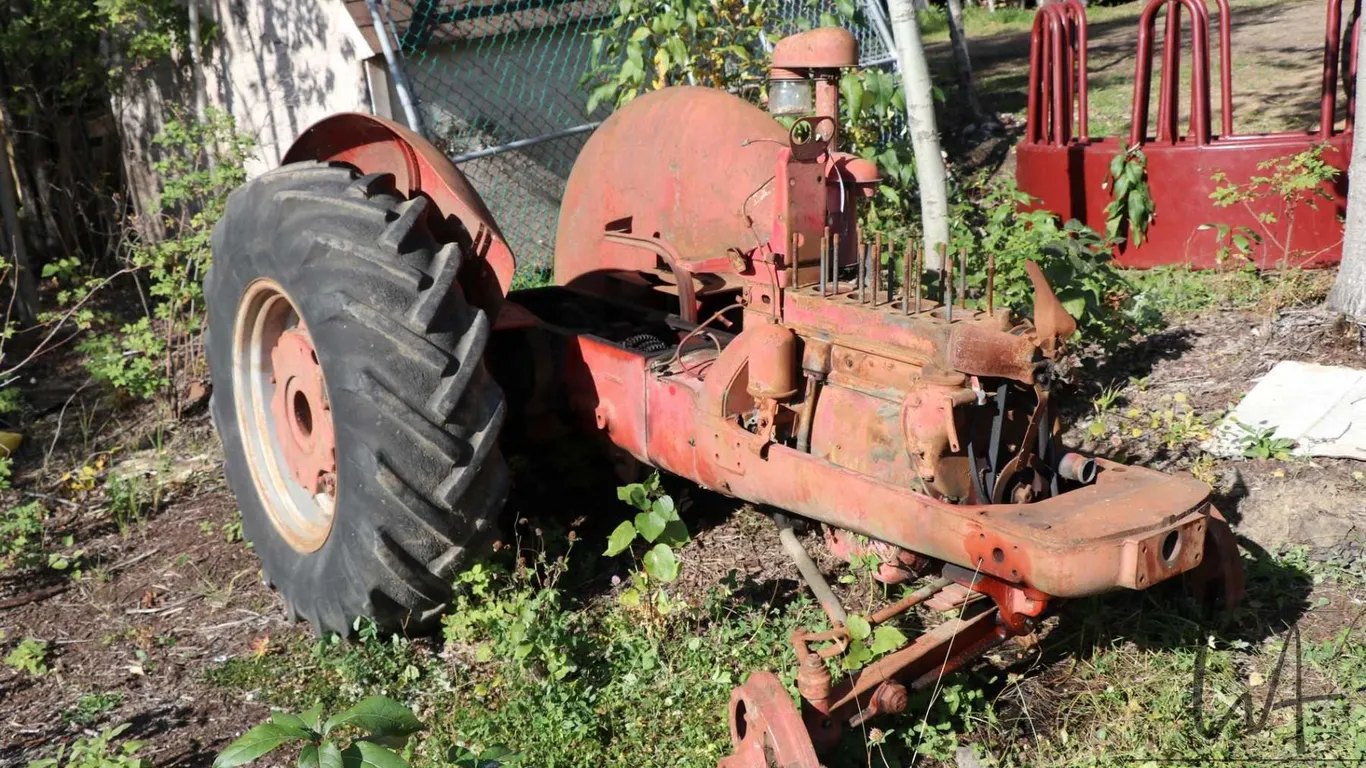 Vintage International Harvester Model 4 Tractor, incomplete and includes some loose parts. VIN BH28