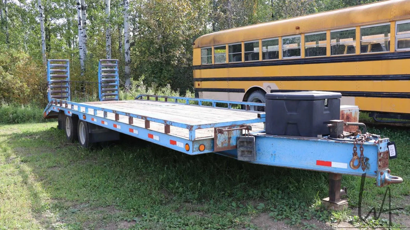 Heavy duty trailer marked 4260 kg. trailer weight and 16509 kg. trailer capacity. Fitted with dual t