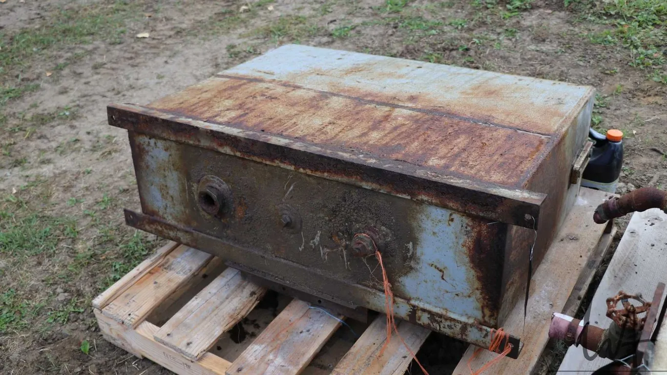 Steel fuel tank 28"h x 13"d x 38"w