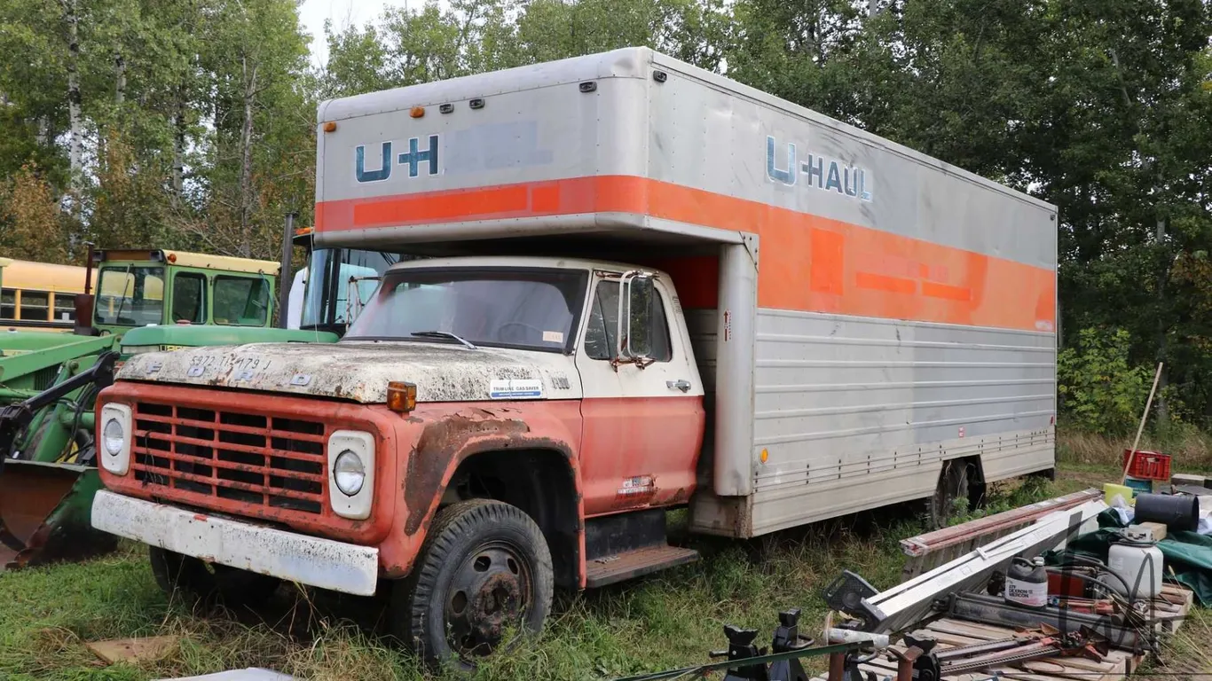Ford F600 U-HAUL box truck. Fittied with 20' box (plus attic) with roll up door and loading ramp. Th