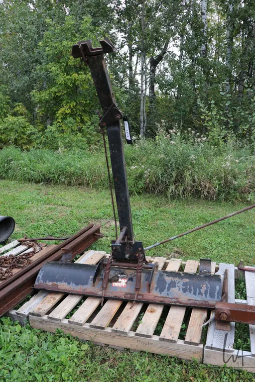 48" wide snowblade for quad or small garden tractor. Main bar is bent and no hardware included