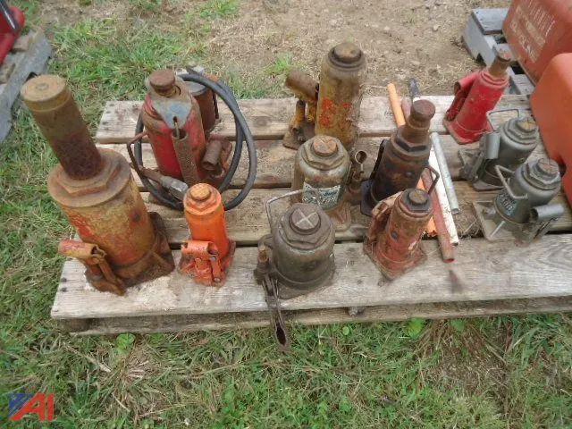 (12) Bottle Jacks