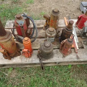 (12) Bottle Jacks
