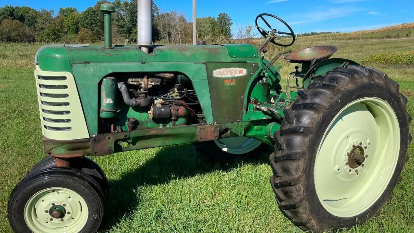 Oliver 660 Gas Tractor