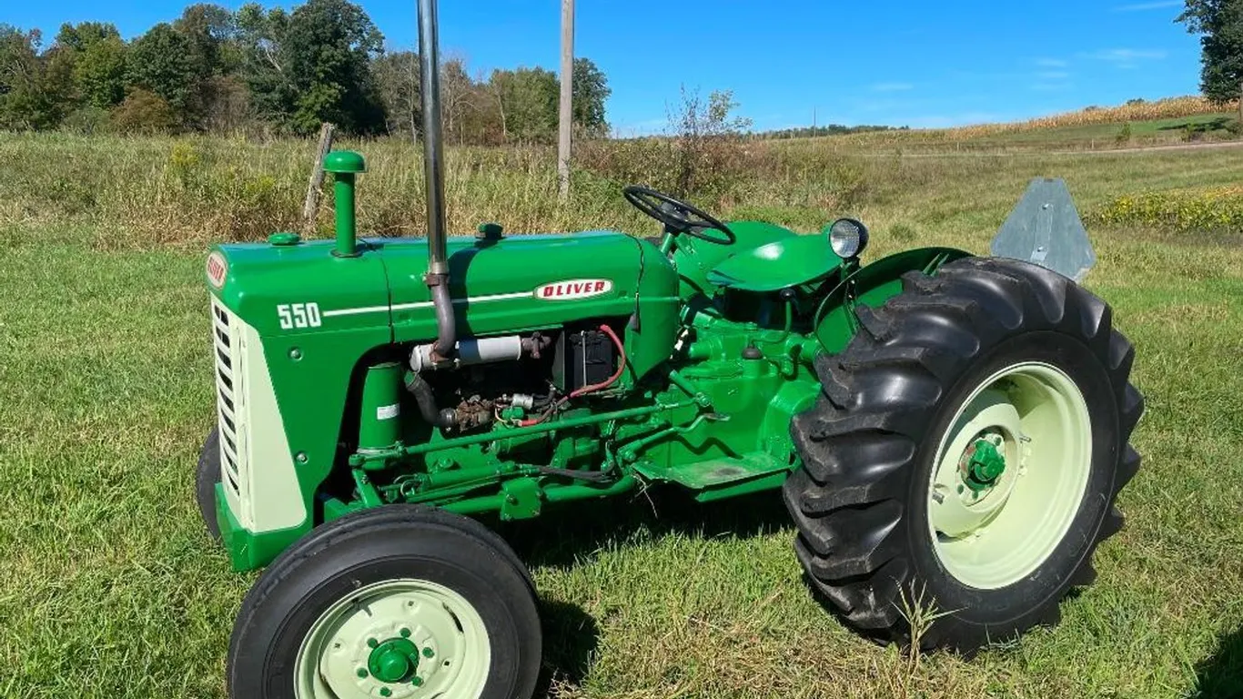 Oliver 550 Utility Tractor
