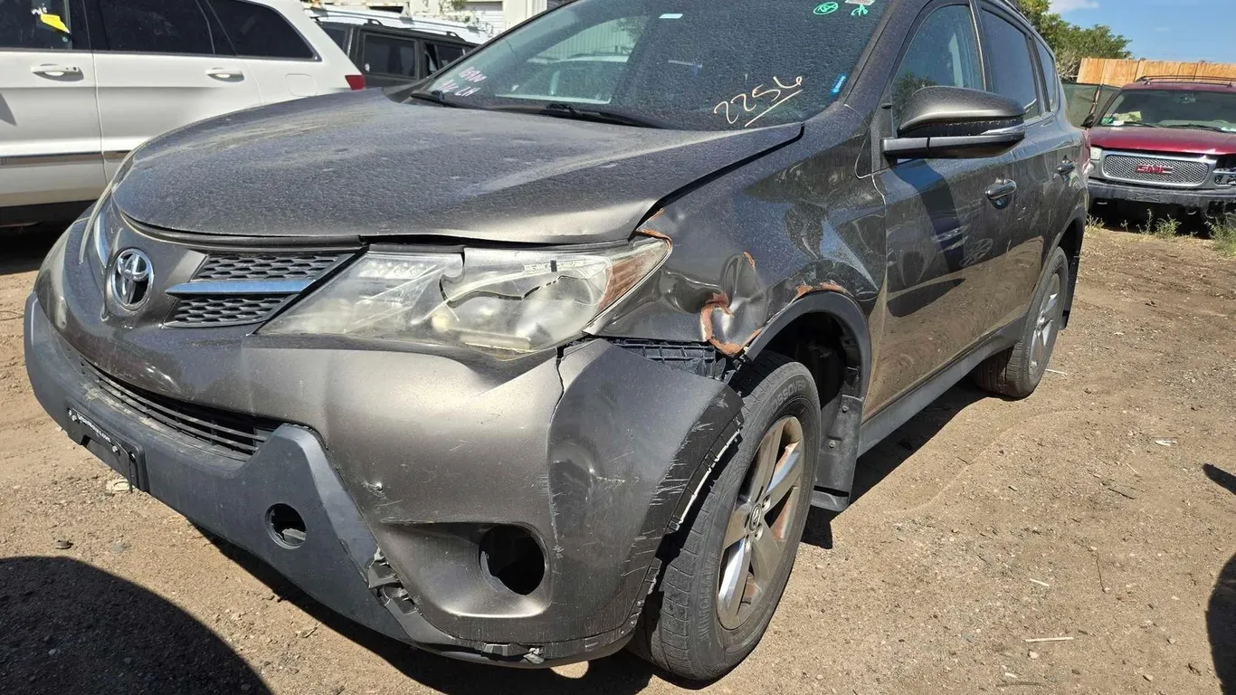 2015 Toyota RAV4 XLE, 2T3RFREV5FW232256