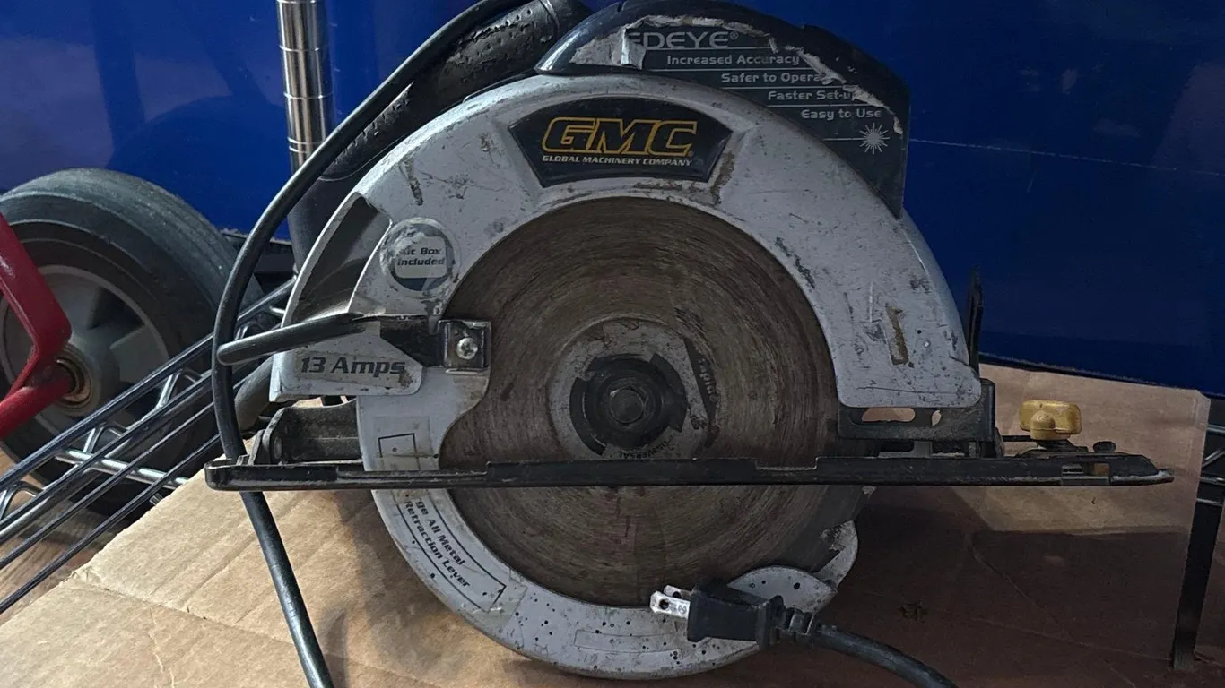 GMC THIRTEEN AMP CIRCULAR SAW