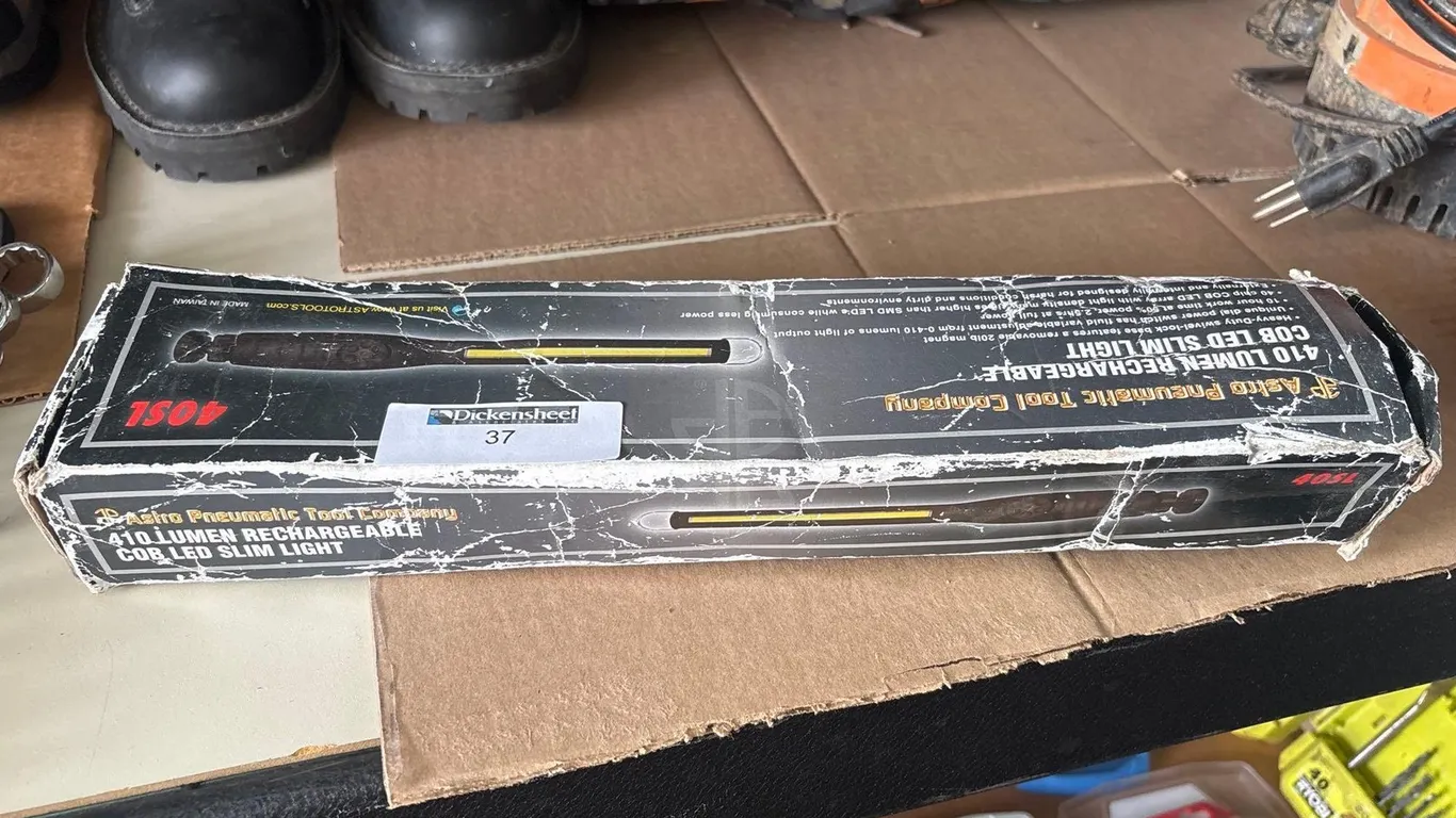 RECHARGABLE SLIM LED LIGHT