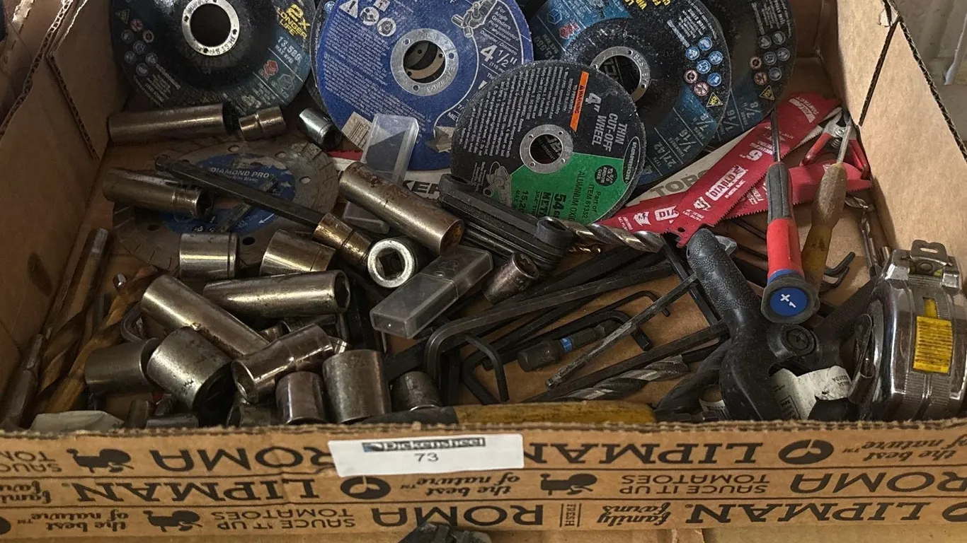 SOCKETS, GRINDER DISCS AND HAND TOOL LOT