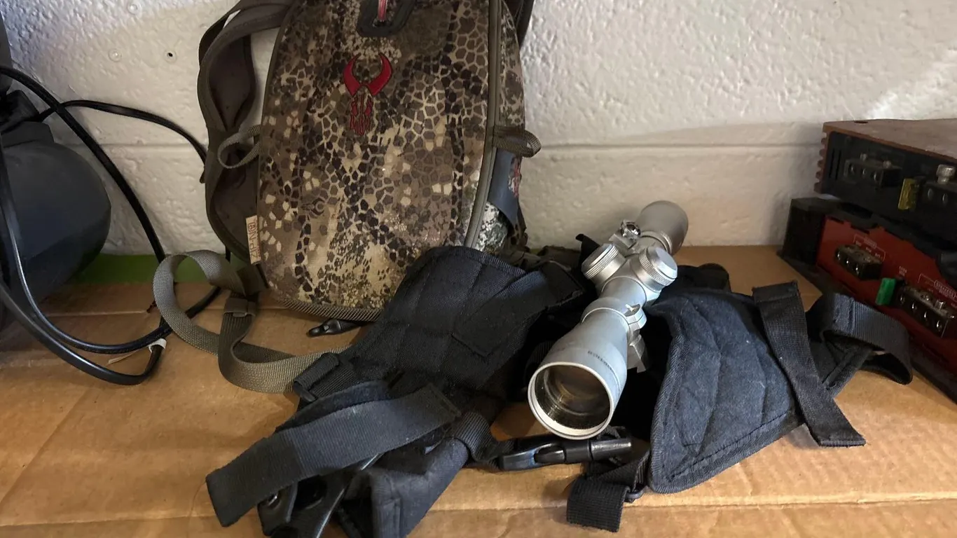 BADLANDS BINOCULARS, SIMMONS RIFLE SCOPE, PISTOL HOLSTER BELT