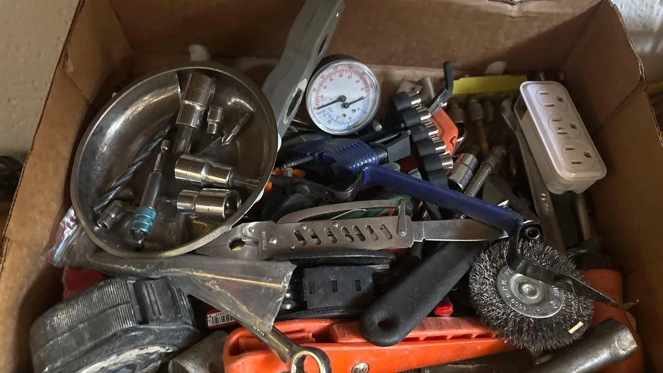 MISCELLANEOUS HAND TOOLS AND ACCESSORIES