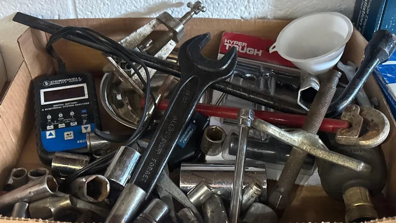 BATTERY ANALYZER, SOCKETS, WRENCHES AND MORE