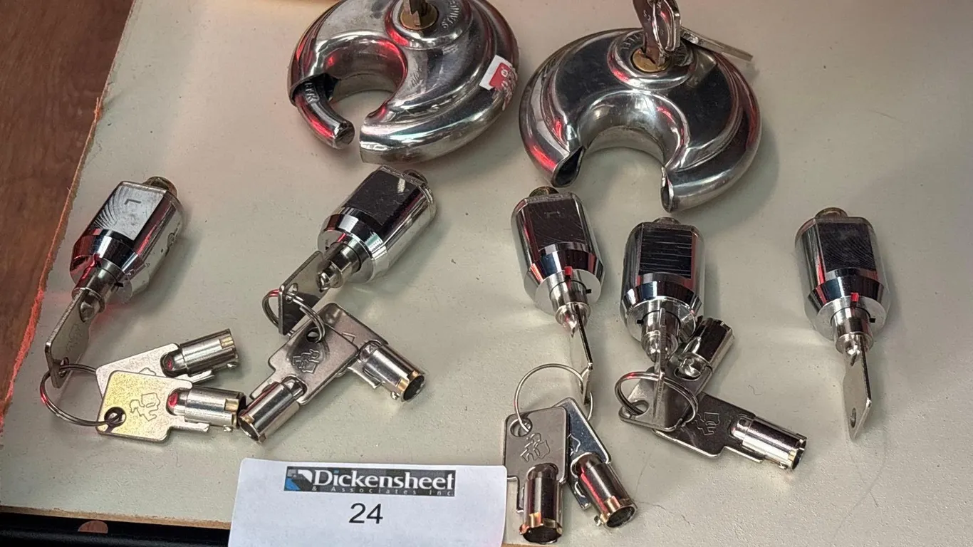 VENDING AND STORAGE CYLINDER LOCK SET WITH KEYS