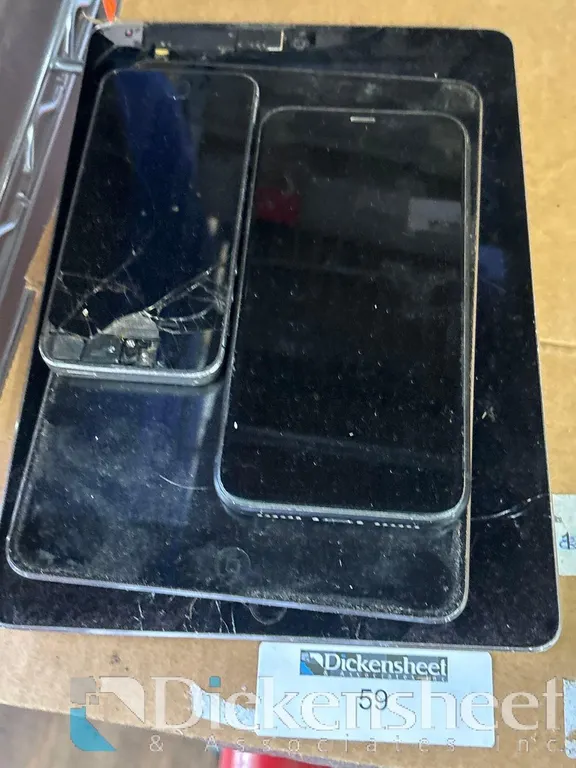 DAMAGED APPLE ELECTRONIC LOT