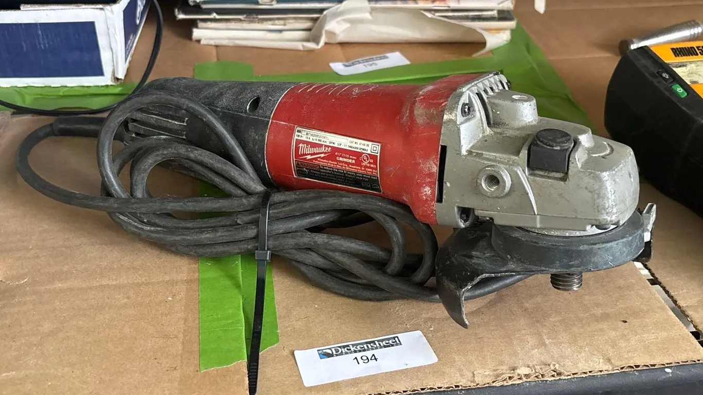MILWAUKEE ANGLE GRINDER