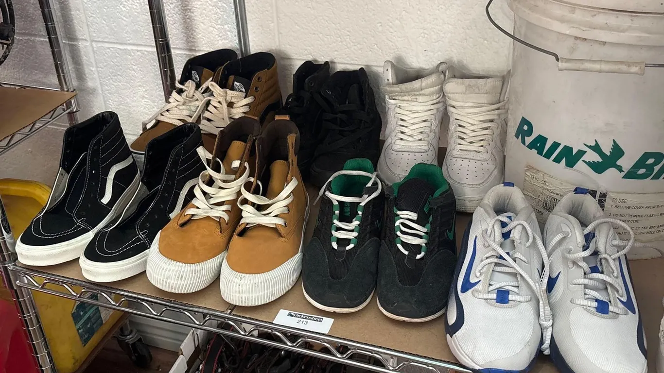 LOT OF CHILDRENS SIZE SHOES