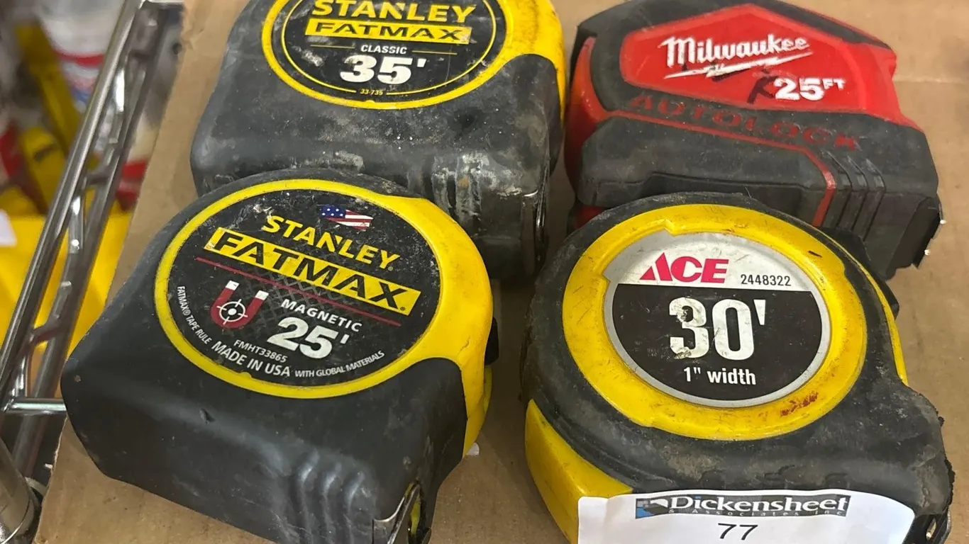 LOT OF TAPE MEASURES