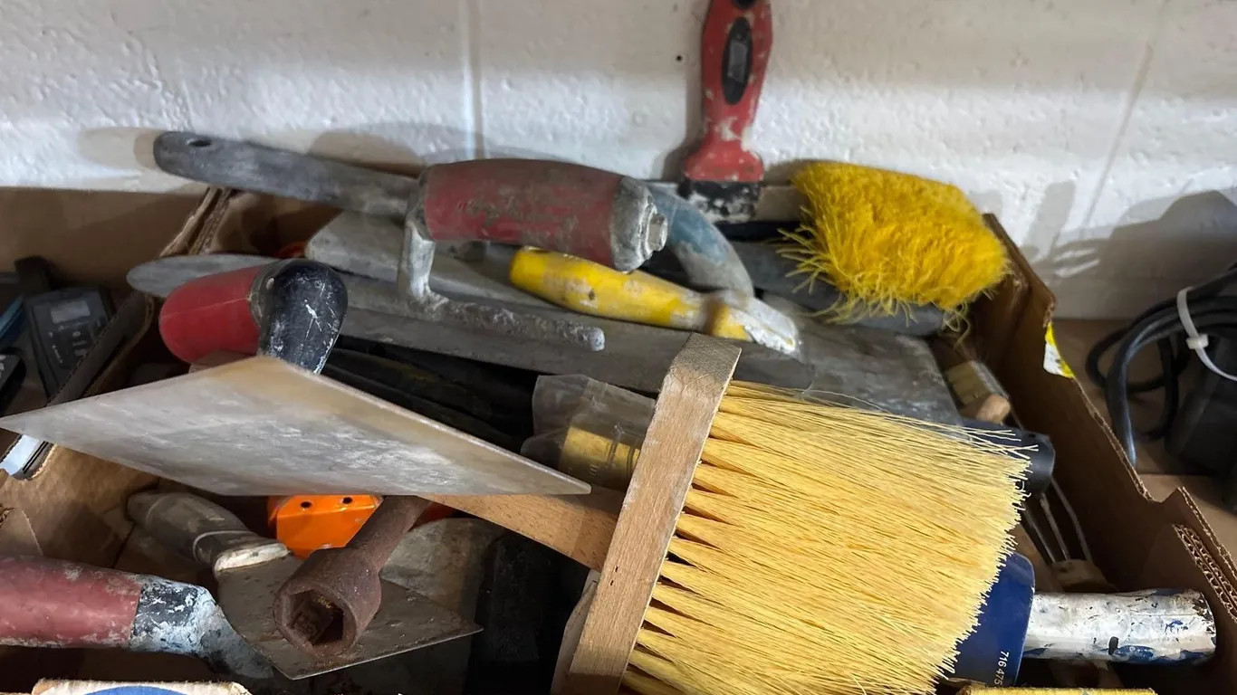BRUSHES, TROWELS, GREASE GUNS AND MORE