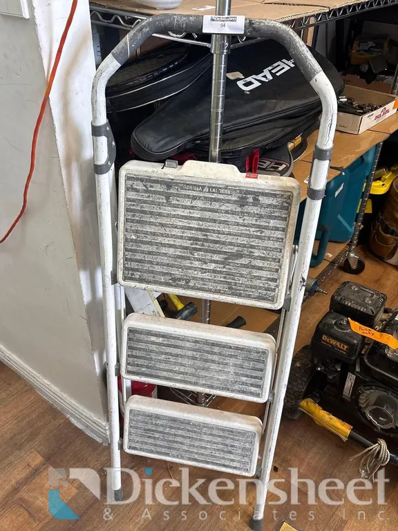 GORILLA LADDERS STEP LADDER