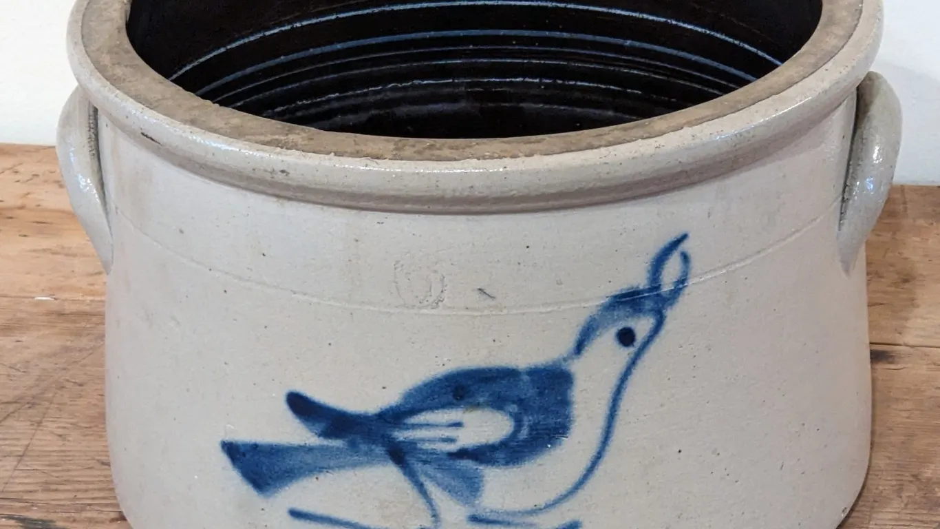 6 QUART SALT GLAZE COBALT DECORATED BIRD CROCK JAR (NEW JERSEY)