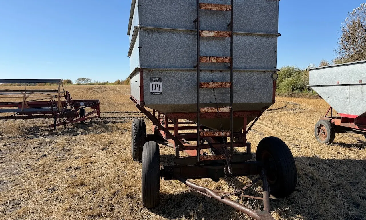 250 Bushel Hopper Grain Tank on 4 whl Trailer