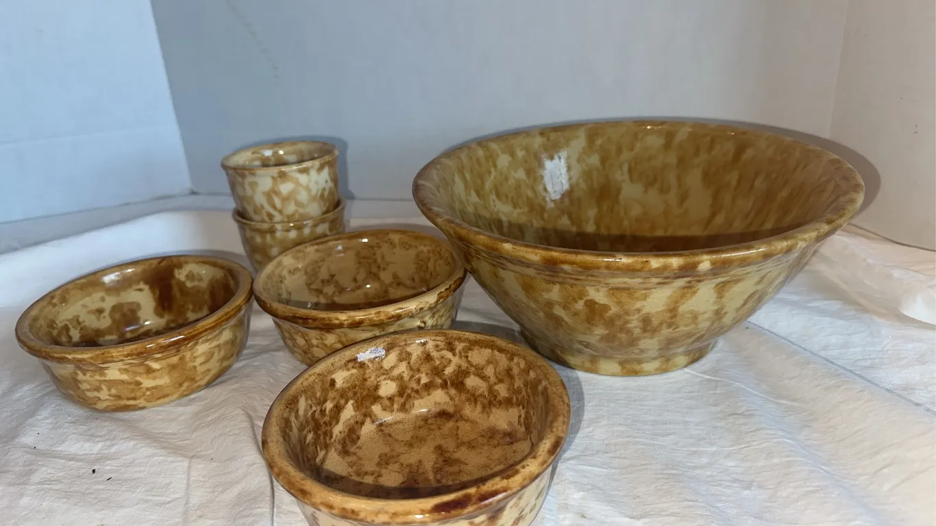 Antique brown and yellow sponge wear – Rockingham