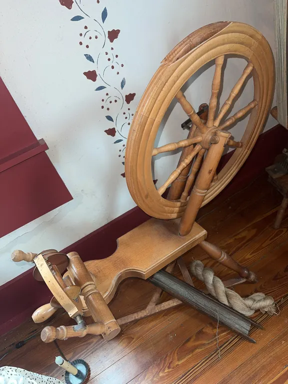 Antiques spinning wheel