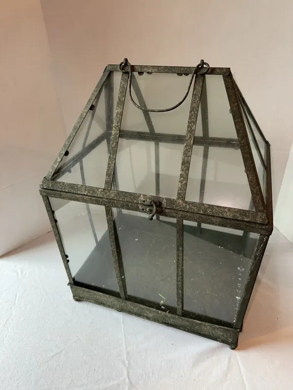 Display ‘house’ glass case