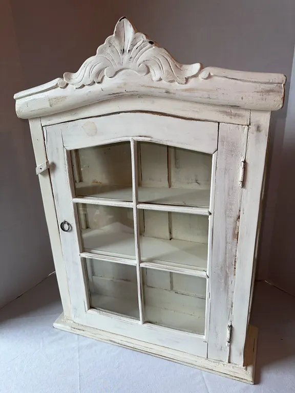 Shabby chic wood display