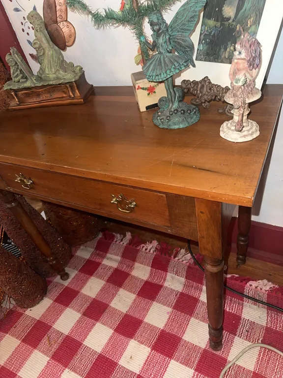 Beautiful antique side table/entry table