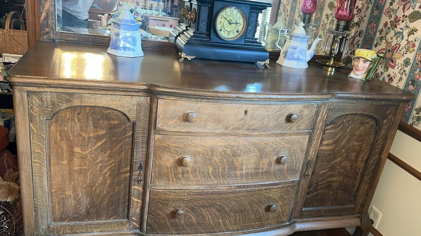 Gorgeous antique Edwardian sideboard with mirror – quarter sawn/tiger oak